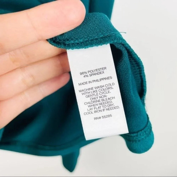 EXPRESS Green Cold‎ Shoulder Long Sleeve Top XS - Picture 9 of 9